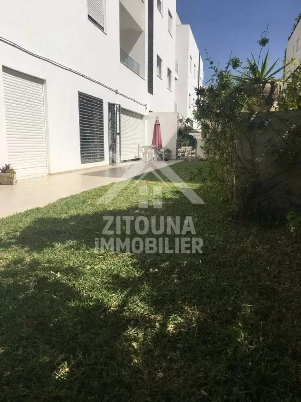 A louer un bel appartement avec piscine dans un quartier résidentiel calme au jardins de Carthage (4149)