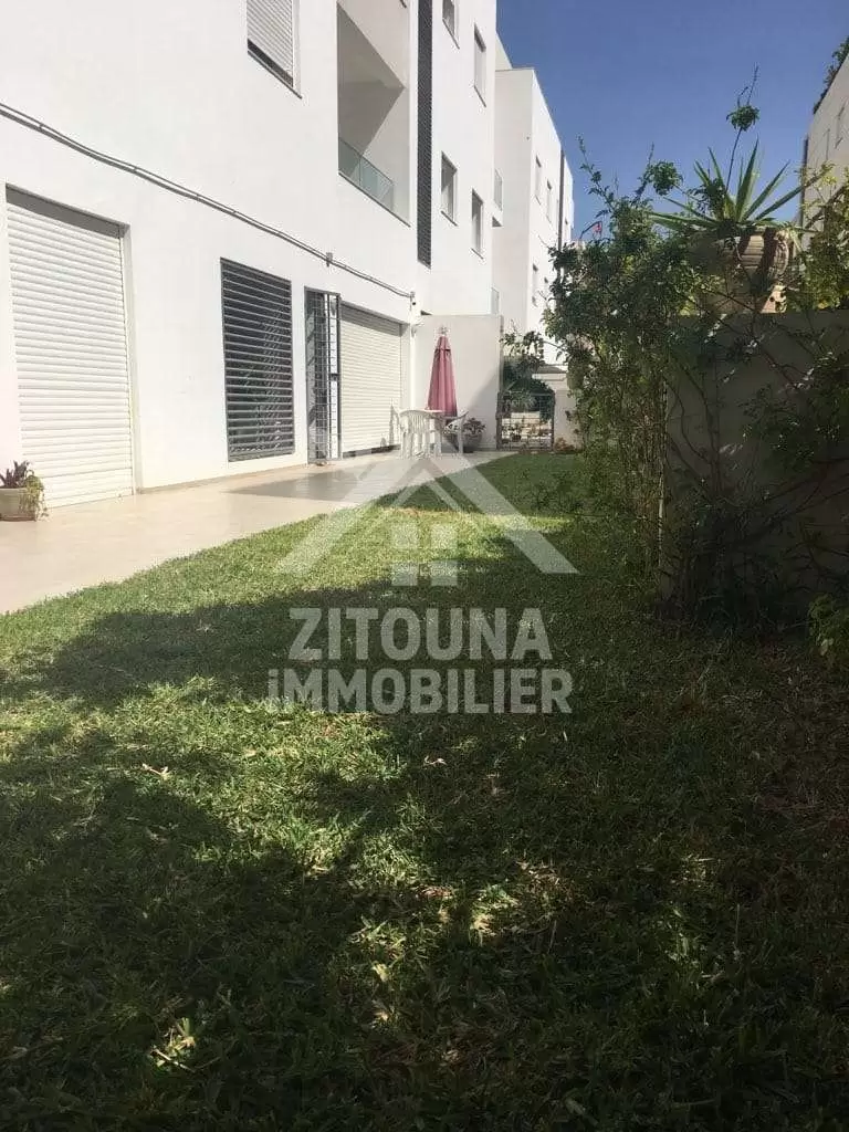 A louer un bel appartement avec piscine dans un quartier résidentiel calme au jardins de Carthage (4149)