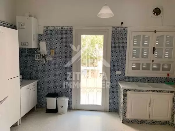 A louer une belle villa avec un grand jardin à cité les pins (4157)