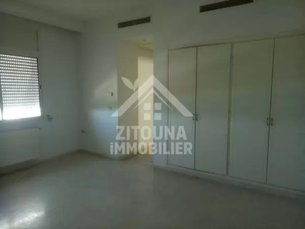 A louer un très bel appartement avec vue sur mer à la marsa plage (169)