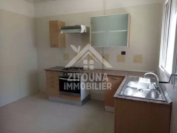 A louer un très bel appartement avec vue sur mer à la marsa plage (169)