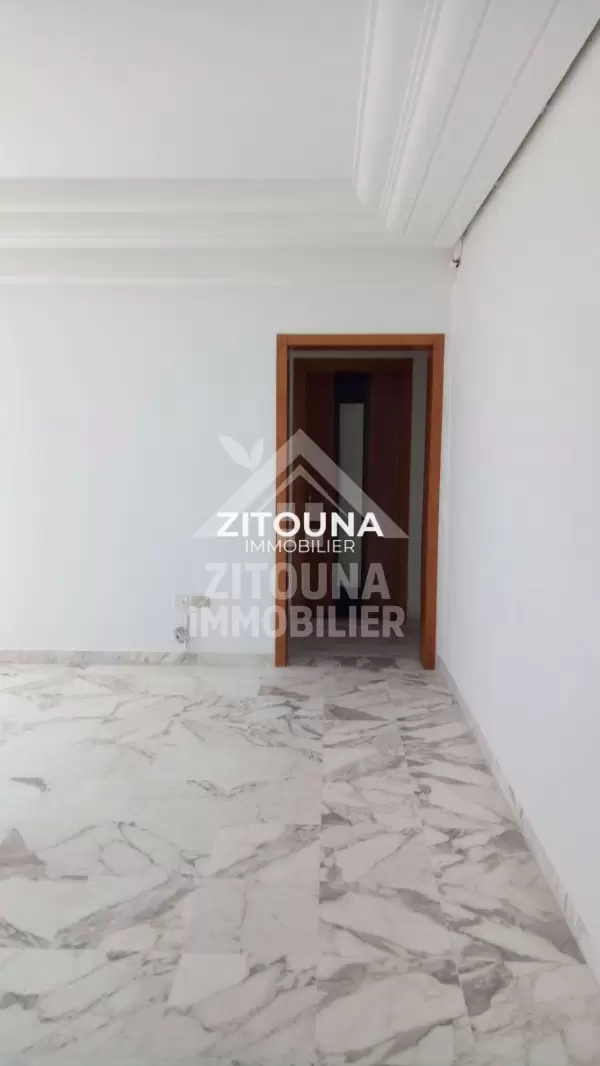 A vendre un bel appartement à la soukra ( 4177)
