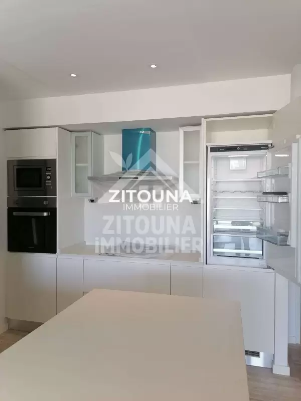 À vendre un magnifique duplex à l'entrée de la Marsa