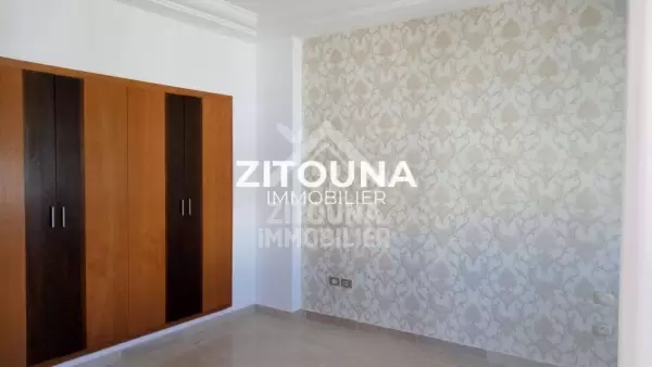 A vendre un bel appartement à la soukra ( 4177)