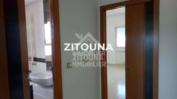 A vendre un bel appartement à la soukra ( 4177)