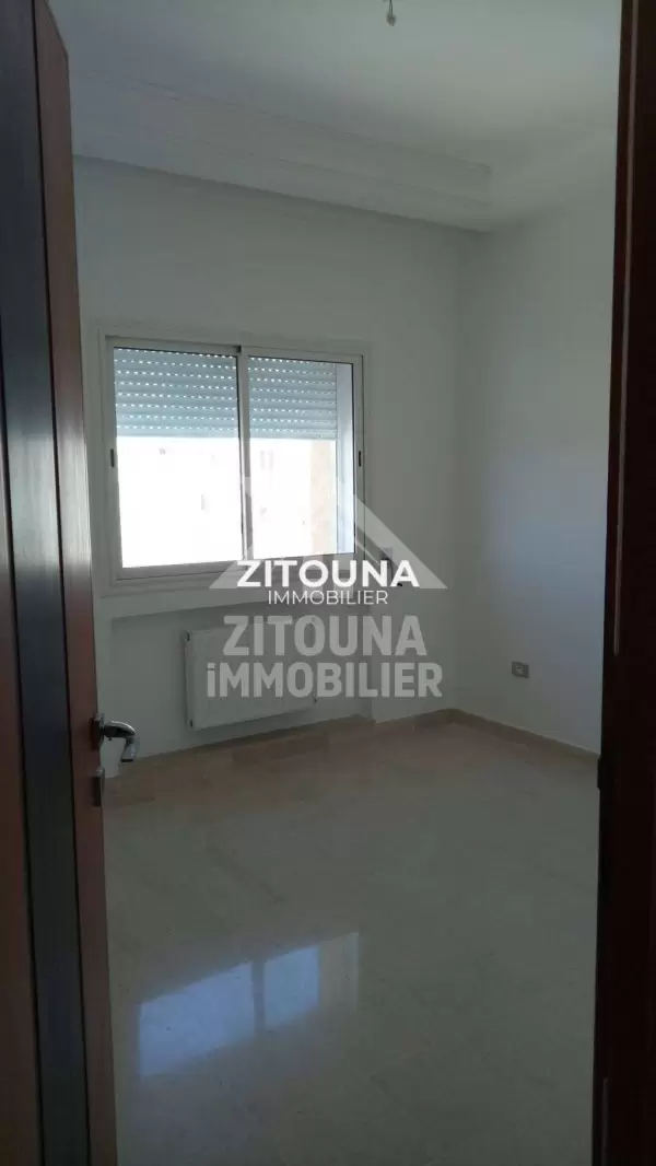 A vendre un bel appartement à la soukra ( 4177)