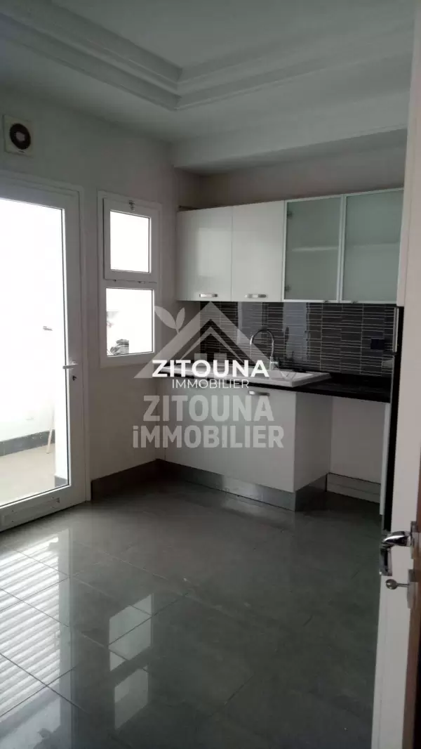 A vendre un bel appartement à la soukra ( 4177)