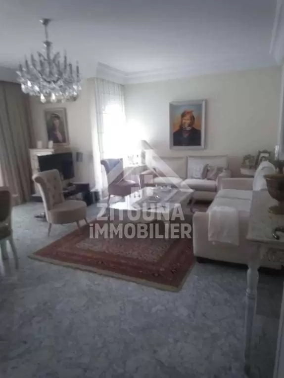 A louer un beau duplex richement meublé