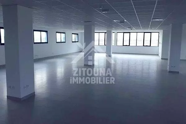 A louer 1er et 2ème étages dans un bâtiment mixte R 2 à Le Kram 2950