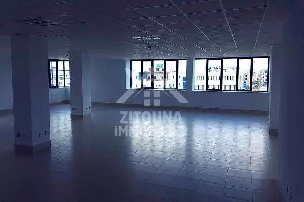 A louer 1er et 2ème étages dans un bâtiment mixte R 2 à Le Kram 2950