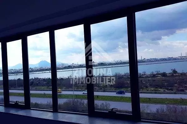 A louer 1er et 2ème étages dans un bâtiment mixte R 2 à Le Kram 2950