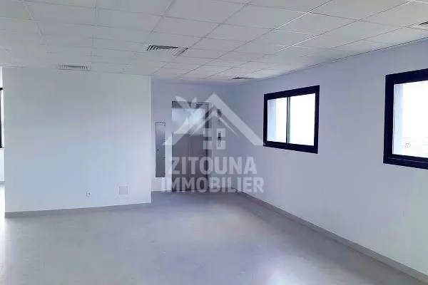 A louer 1er et 2ème étages dans un bâtiment mixte R 2 à Le Kram 2950