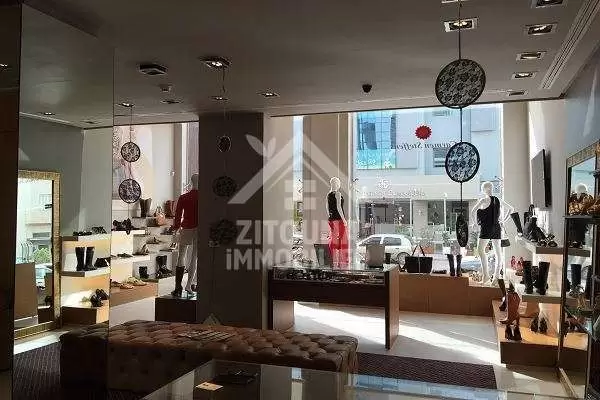 A vendre un Local Commercial au Lac 1 2928
