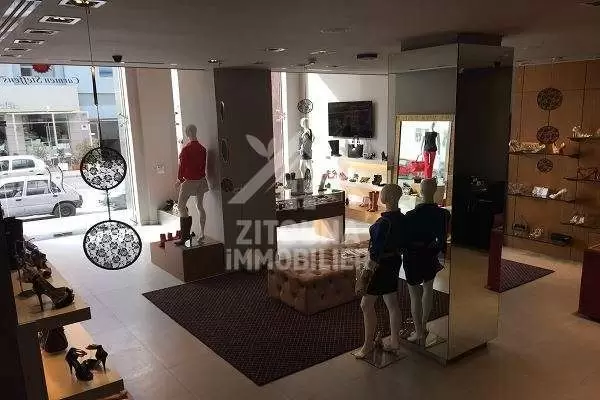 A vendre un Local Commercial au Lac 1 2928
