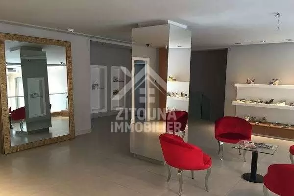 A vendre un Local Commercial au Lac 1 2928