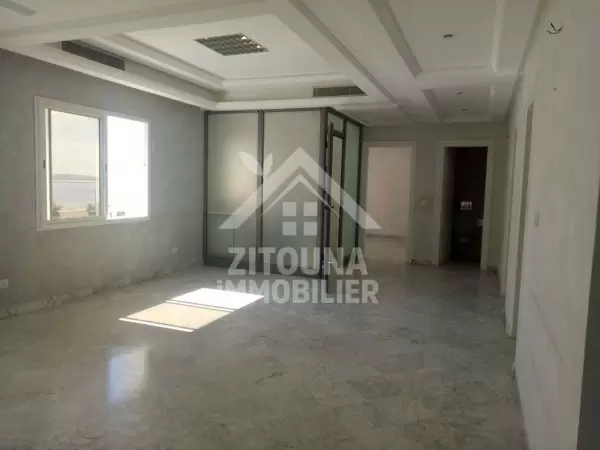 A louer un immeuble à usage bureautique et commercial au Lac 1