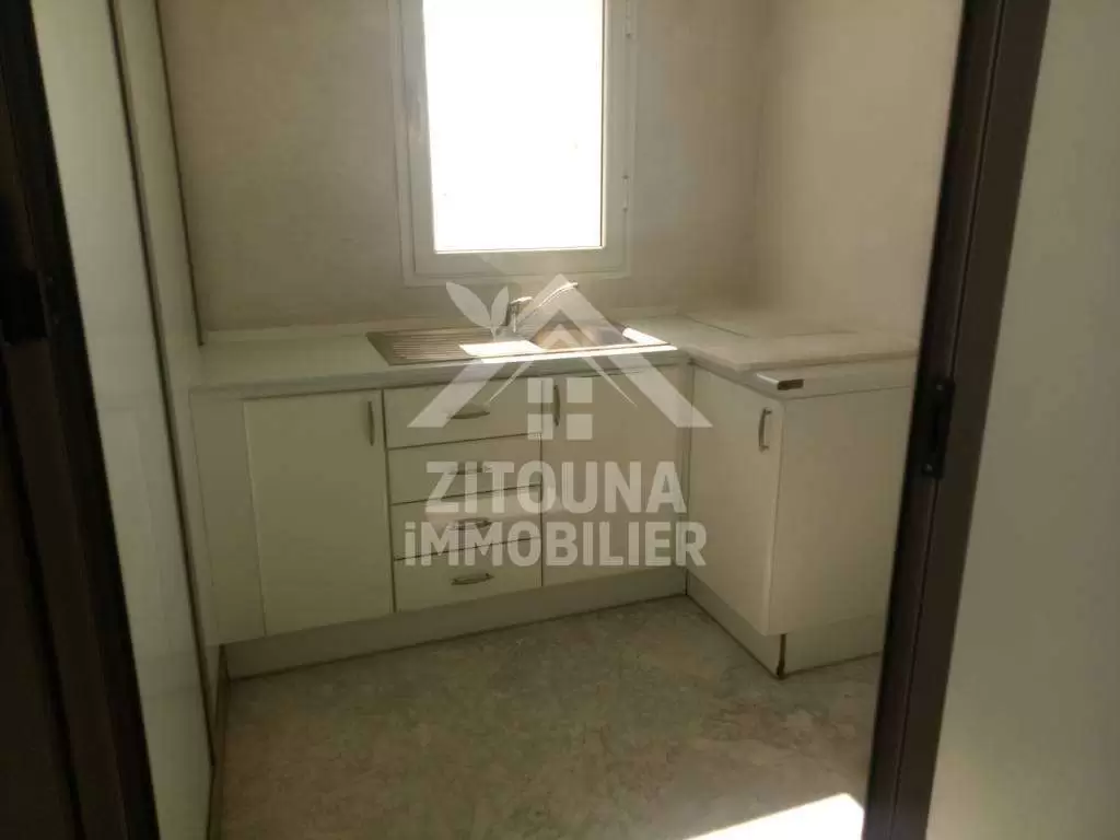 A louer un immeuble à usage bureautique et commercial au Lac 1