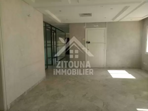 A louer un immeuble à usage bureautique et commercial au Lac 1