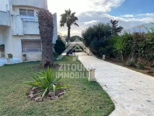 A louer une villa de maitre à La Soukra