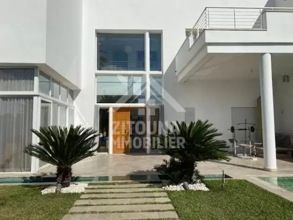 A vendre une villa luxueuse à la Soukra
