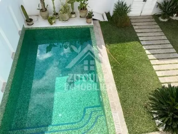 A vendre une villa luxueuse à la Soukra