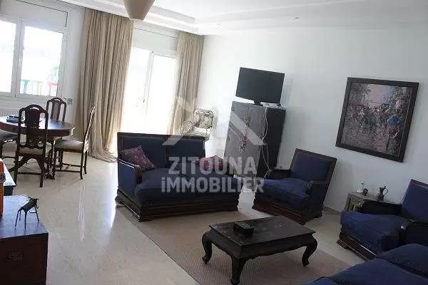 A louer un bel appartement Richement Meublé à La Marsa plage (2885)