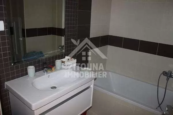 A louer un bel appartement Richement Meublé à La Marsa plage (2885)