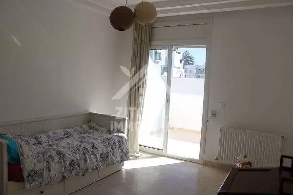 A louer un bel appartement Richement Meublé à La Marsa plage (2885)