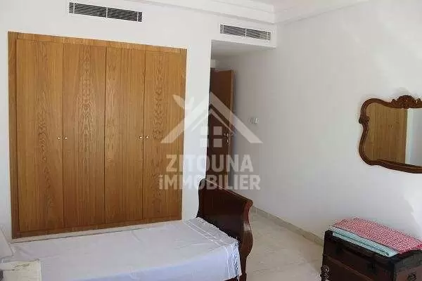 A louer un bel appartement Richement Meublé à La Marsa plage (2885)