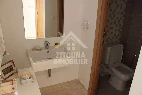 A louer un bel appartement Richement Meublé à La Marsa plage (2885)