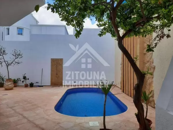 A louer une villa de maître à Cité Ennaser 2