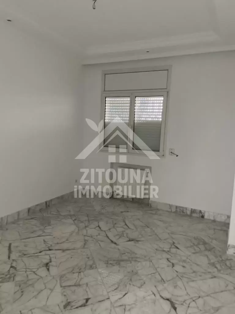 A louer une villa de maître à Cité Ennaser 2