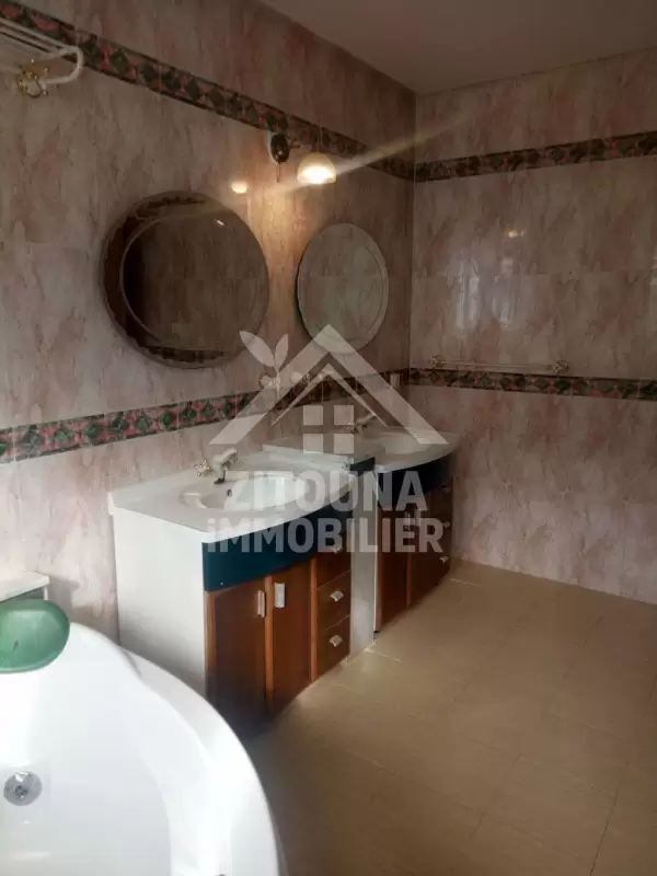 A louer une belle villa à Gammarth