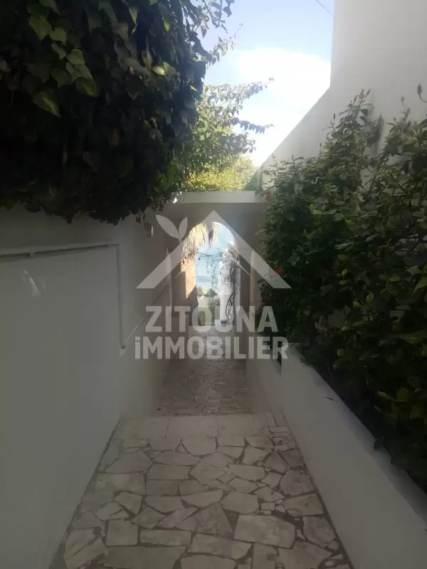 A louer une belle villa de charme pied dans l'eau à la Marsa corniche