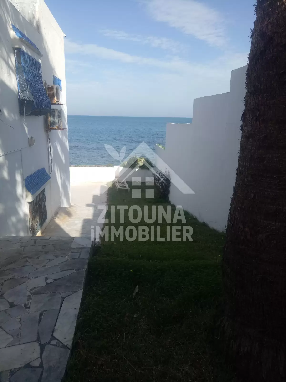 A louer une belle villa de charme pied dans l'eau à la Marsa corniche