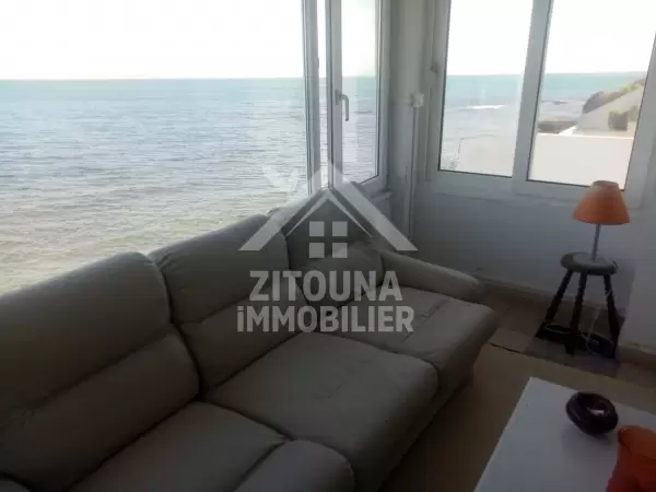 A louer une belle villa de charme pied dans l'eau à la Marsa corniche