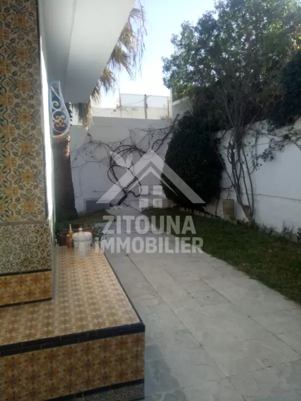A louer une belle villa de charme pied dans l'eau à la Marsa corniche