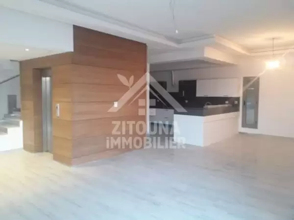 A vendre un Penthouse avec piscine et ascenseur à Gammarth
