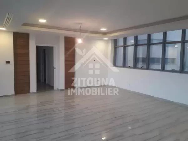 A vendre un Penthouse avec piscine et ascenseur à Gammarth