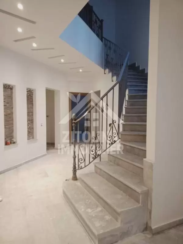 A louer une belle villa de charme avec piscine à Gammarth