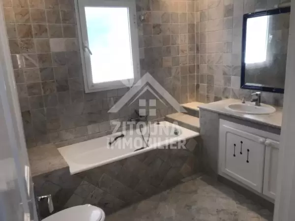 A louer un bel appartement avec vue sur mer à la Marsa cube