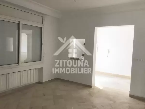 A louer un bel appartement avec vue sur mer à la Marsa cube