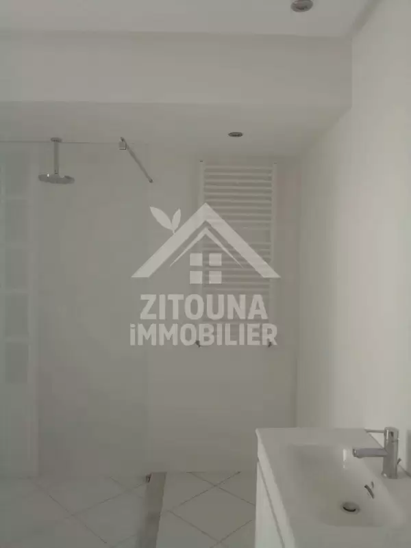 A louer un beau duplex à la Marsa