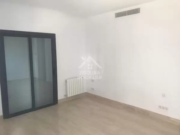 A Louer un bel appartement au Berges du Lac 2