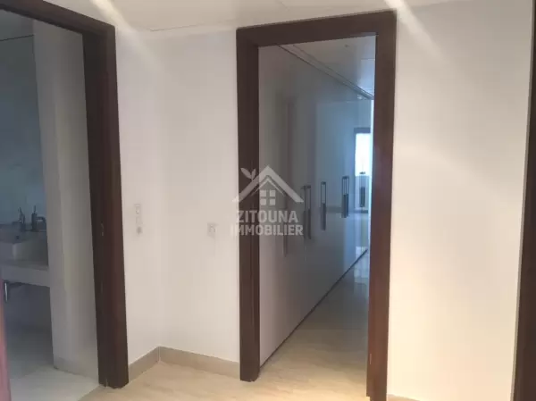 A Louer un bel appartement au Berges du Lac 2