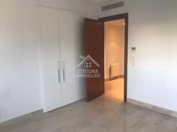 A Louer un bel appartement au Berges du Lac 2