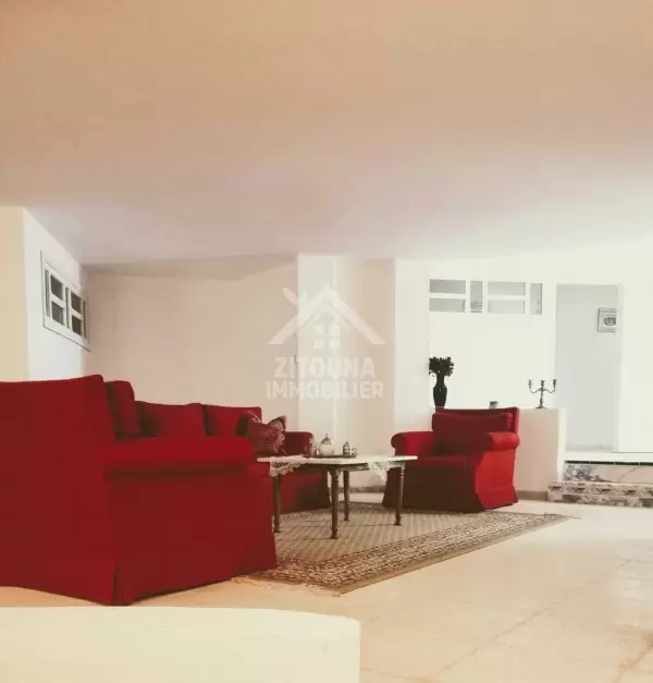 A louer un rez de chaussée de villa semi meublé avec entrée indépendante à Gammarth supérieur