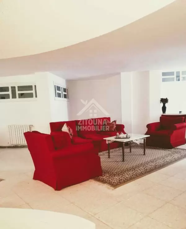 A louer un rez de chaussée de villa semi meublé avec entrée indépendante à Gammarth supérieur