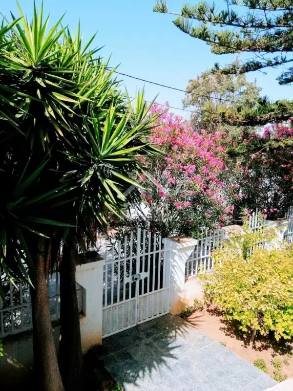 A louer un rez de chaussée de villa semi meublé avec entrée indépendante à Gammarth supérieur