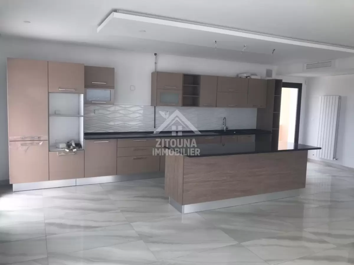 A louer un beau Penthouse à Gammarth supérieur